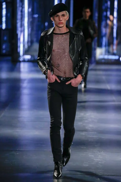 Look 28
